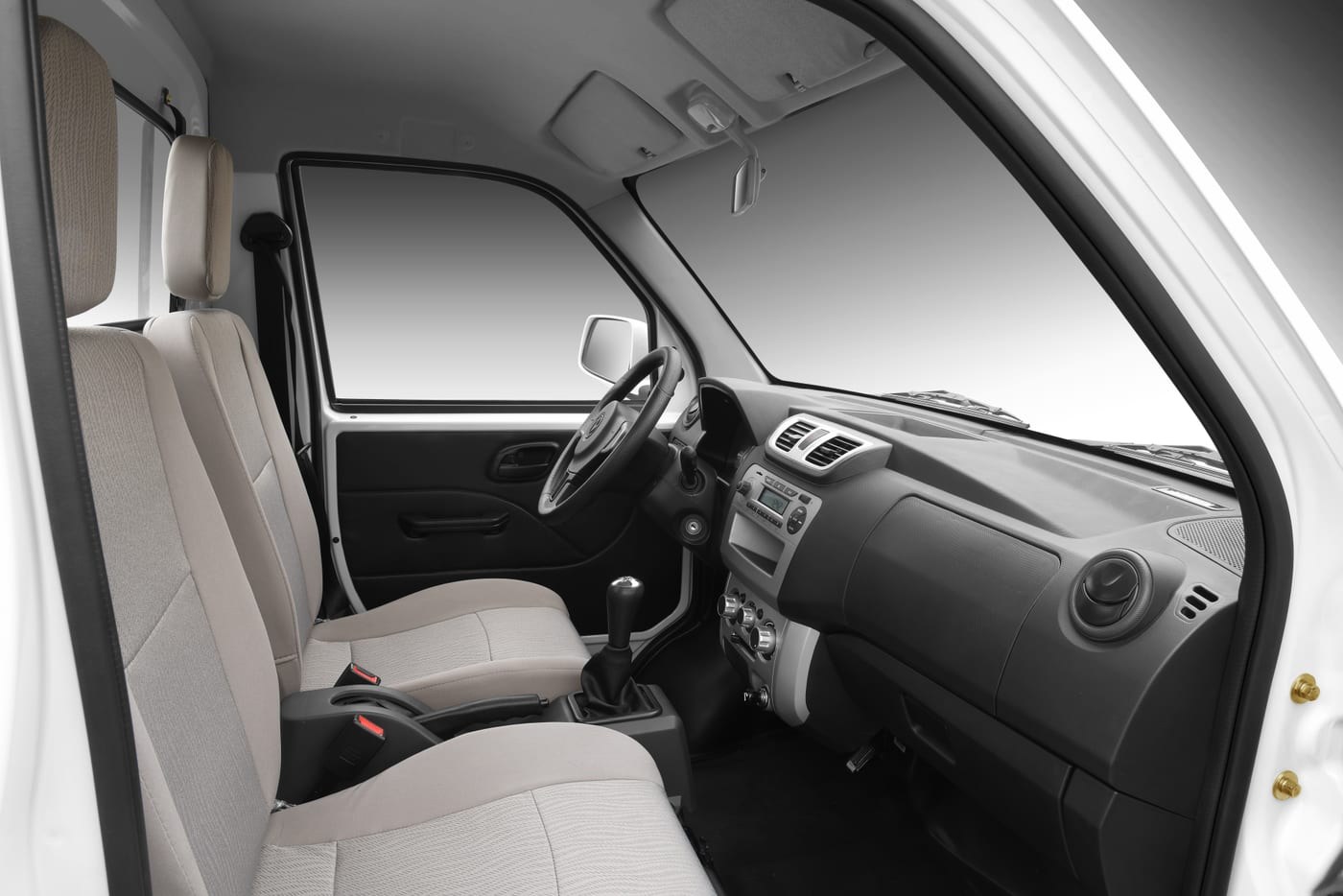 DFSK C31 Pick Up — interior de cabina