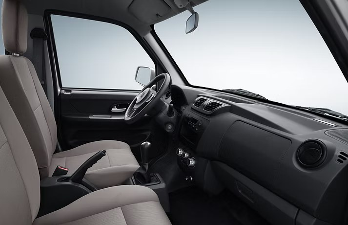 DFSK C35 Van de Carga — interior de cabina