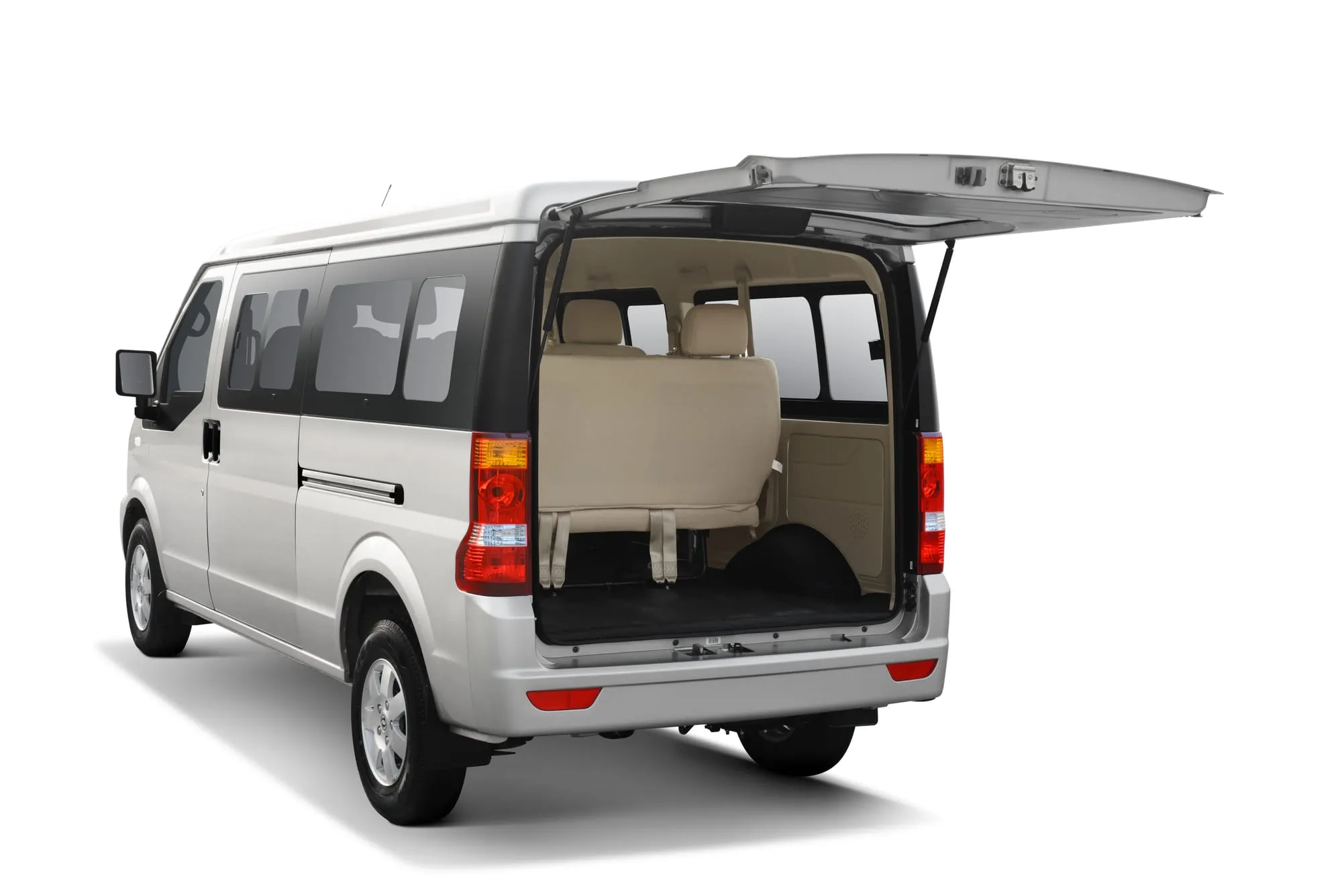 DFSK C37 Van Pasajeros — interior de cabina