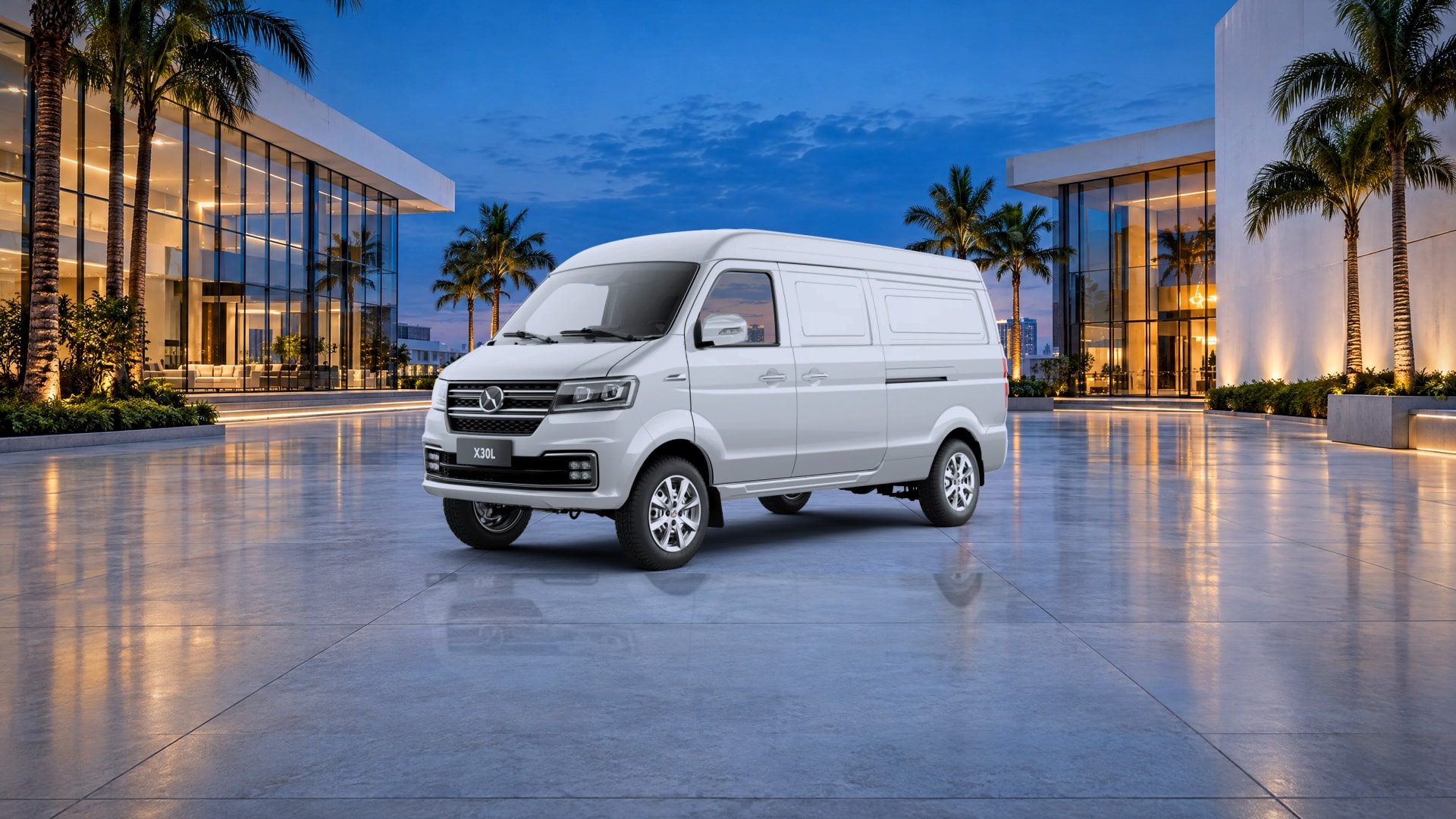 Shineray X30L Cargo, van de carga blanca, en una plaza moderna al anochecer